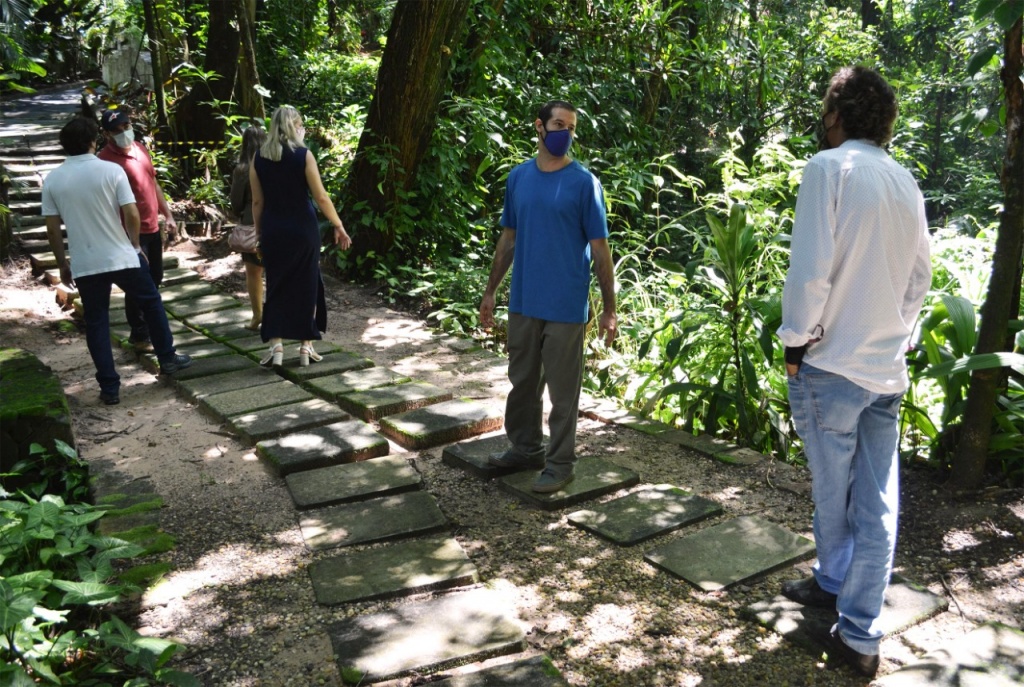 Integrantes do projeto Corredor Caipira percorrem trechos de floresta em Águas de São Pedro
