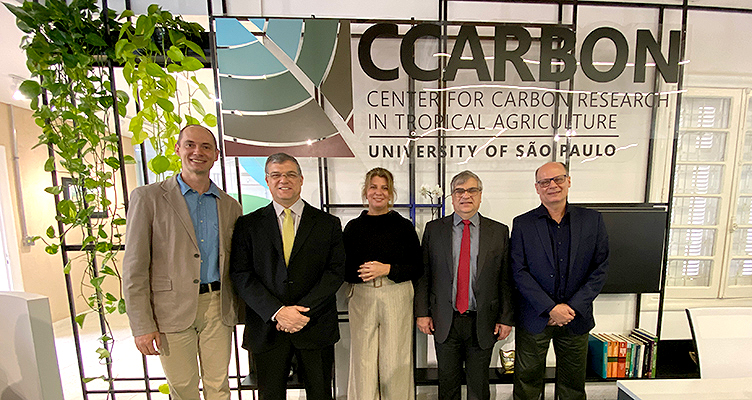 https://fealq.org.br/fealq-participa-da-inauguracao-do-predio-do-ccarbon-na-esalq/