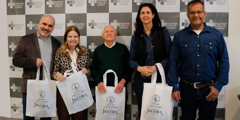 https://fealq.org.br/simposio-de-pecuaria-intensiva-reverte-renda-em-doacao-de-80-mil-reais-ao-hospital-do-cancer-de-londrina/
