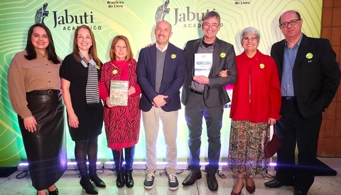 https://fealq.org.br/editora-fealq-vive-momento-especial-com-lancamentos-e-destaque-em-premiacao/
