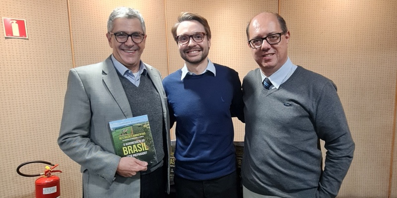 https://fealq.org.br/fealq-participa-do-lancamento-de-obra-pela-editora-sobre-comercio-internacional-sustentabilidade-e-os-desafios-do-agro-brasileiro/
